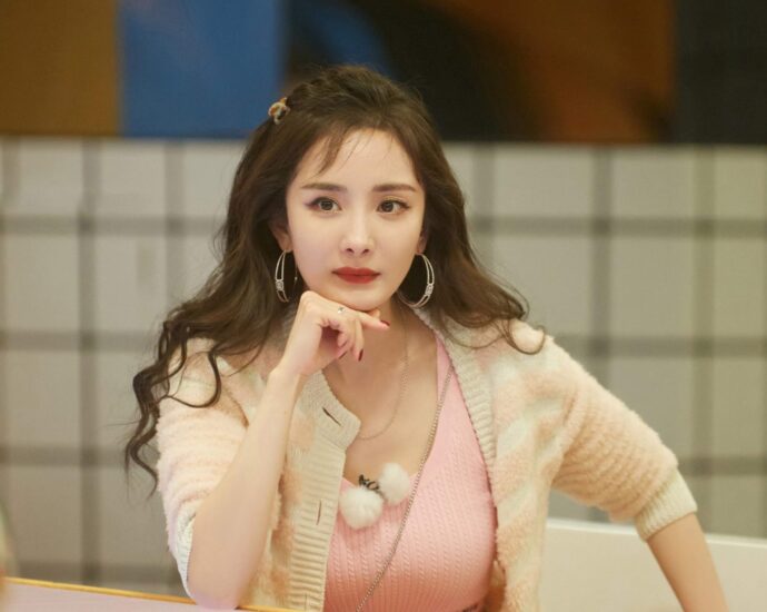 Yang Mi Dilarikan Ke Rumah Sakit Saat Syuting Variety Show "Great Escape 4"