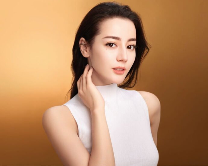 Tionghoa Org - Dilraba Dilmurat Sebagai Juru Bicara Global Untuk Clarins - 1