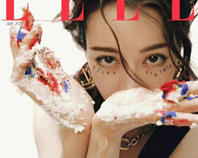 Tionghoa Org - Dilraba Dilmurat Dalam Sampul Majalah ELLE China Edisi Juli 2022 - 1