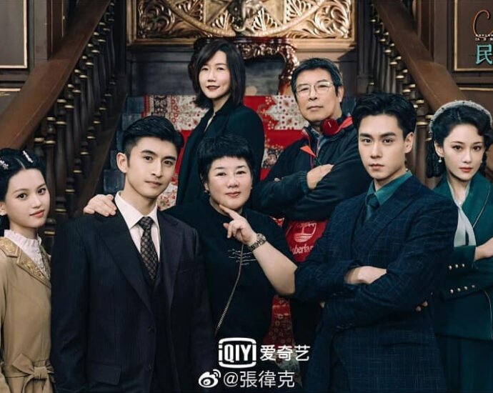 Tionghoa Org -Hu Yitian & Zhang Yunlong Dalam Potret Baru Dari Pemeran & Kru Drama Tiongkok “Checkmate” - 1